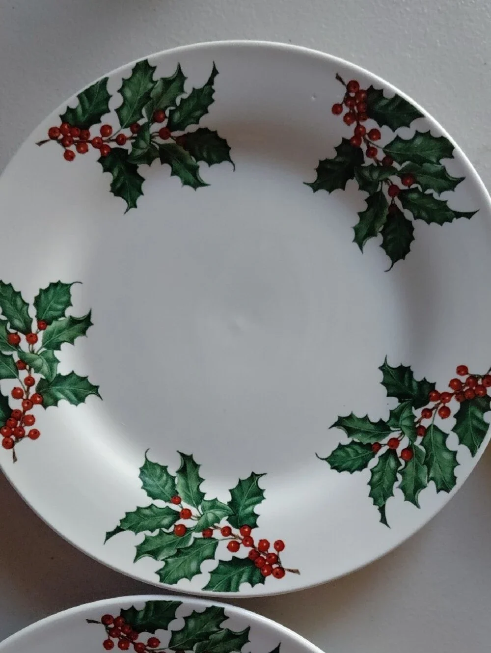 Hallmark White Dinner Plates with Green Holly and Red Berries (Set of 4)